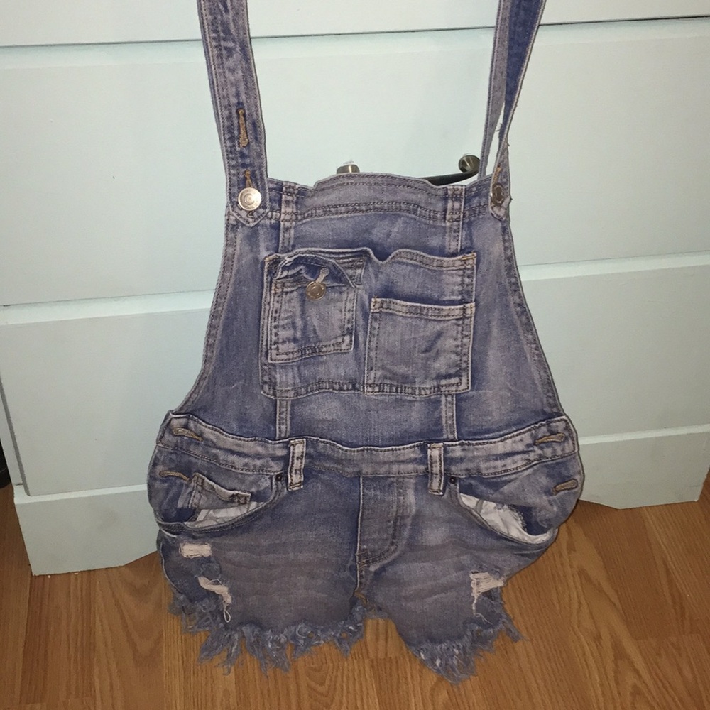 A women’s 5 jean shirt overalls